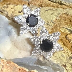 Natura 5 ct, Black & clear Diamond Star earrings, set in sold slive. New/Real